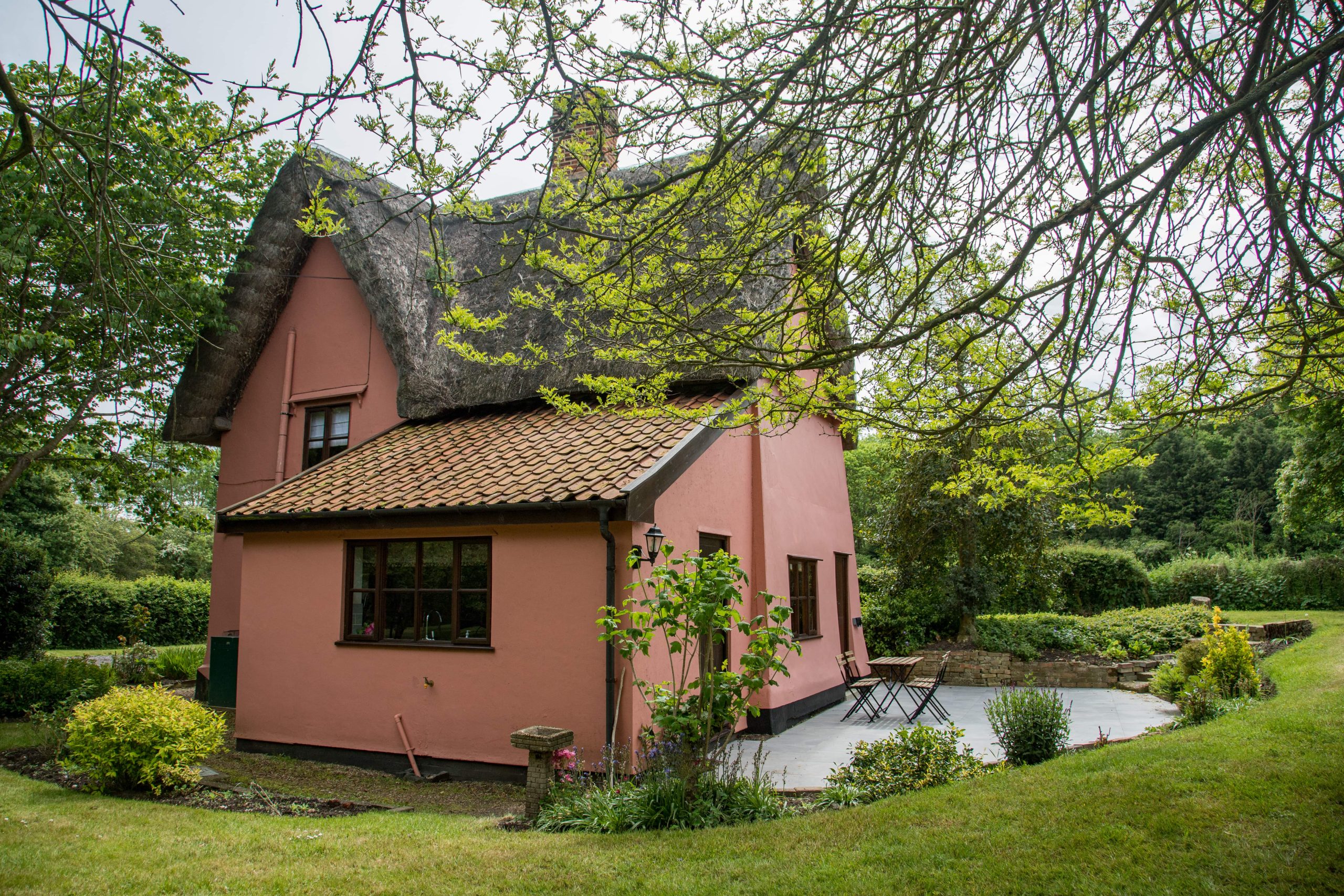 Holiday Lets Pink Cottage Helmingham Hall Gardens   IMG 2172 Min Scaled 